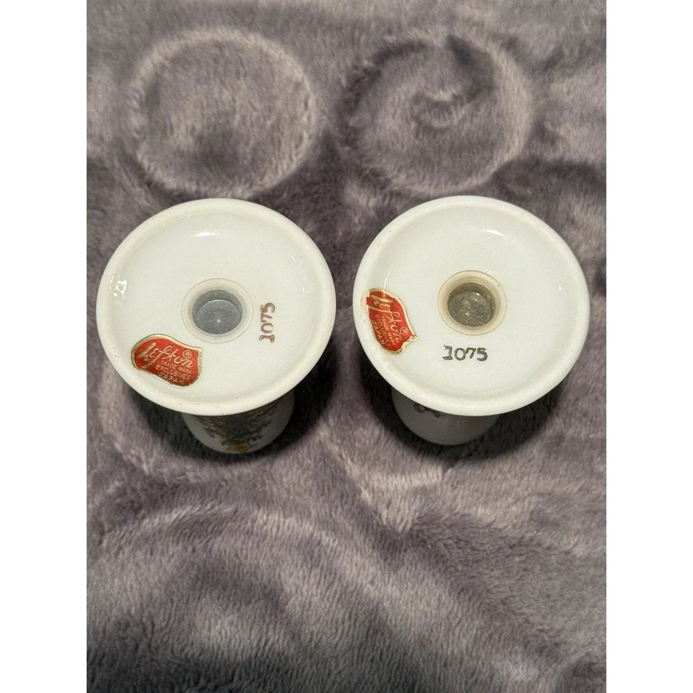Vintage Lefton salt and pepper shakers Christmas tree Holly retro‎ cottage Farm